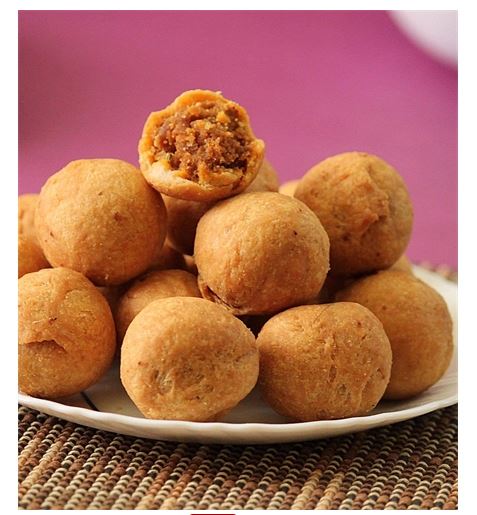 Haldiram's Gol Kachouri | Delicacy stuffed with roasted chickpeas flour, cashews & spices (200g)