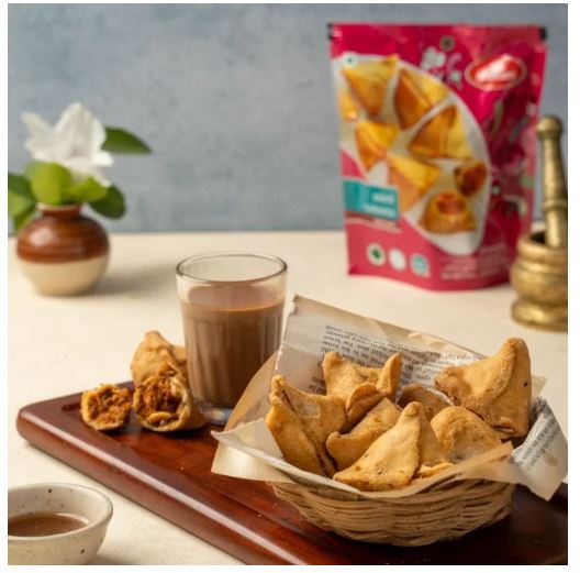 Haldiram's Mini Samosa| Stuffed indian snack with mung lentils, cashews & raisins (200g)