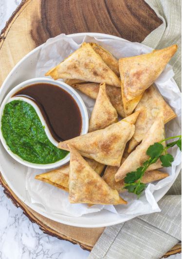 Haldiram's Mini Samosa| Stuffed indian snack with mung lentils, cashews & raisins (200g)